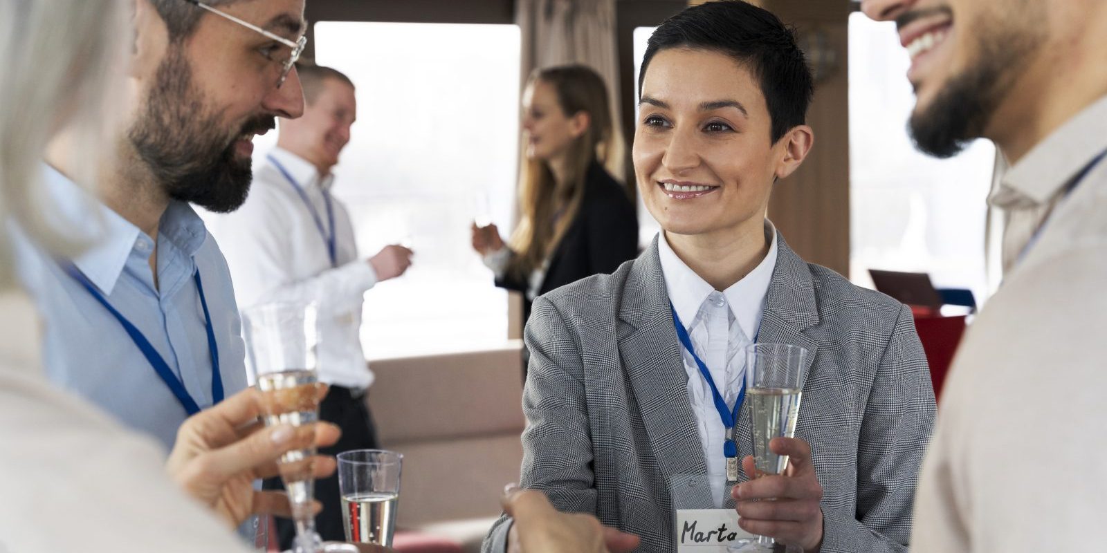 Schluss mit Smalltalk: Entdecken Sie 11 Fragen für authentisches Networking, die tiefer gehen als Jobtitel. So wecken Sie echtes Interesse & bleiben im Gedächtnis. (freepik) Schluss mit Smalltalk: Entdecken Sie 11 Fragen für authentisches Networking, die tiefer gehen als Jobtitel. So wecken Sie echtes Interesse & bleiben im Gedächtnis. (freepik)